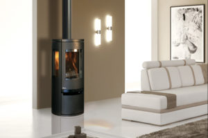 Poêle à bois Soro de couleur acier noir 3 faces vitrées de la marque Fonte Flamme