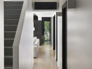 climatiseur mural design noir de la marque Mitsubishi